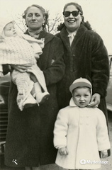 15 Mamie, Gilles, Maman, Patrice REIMS 1960 A